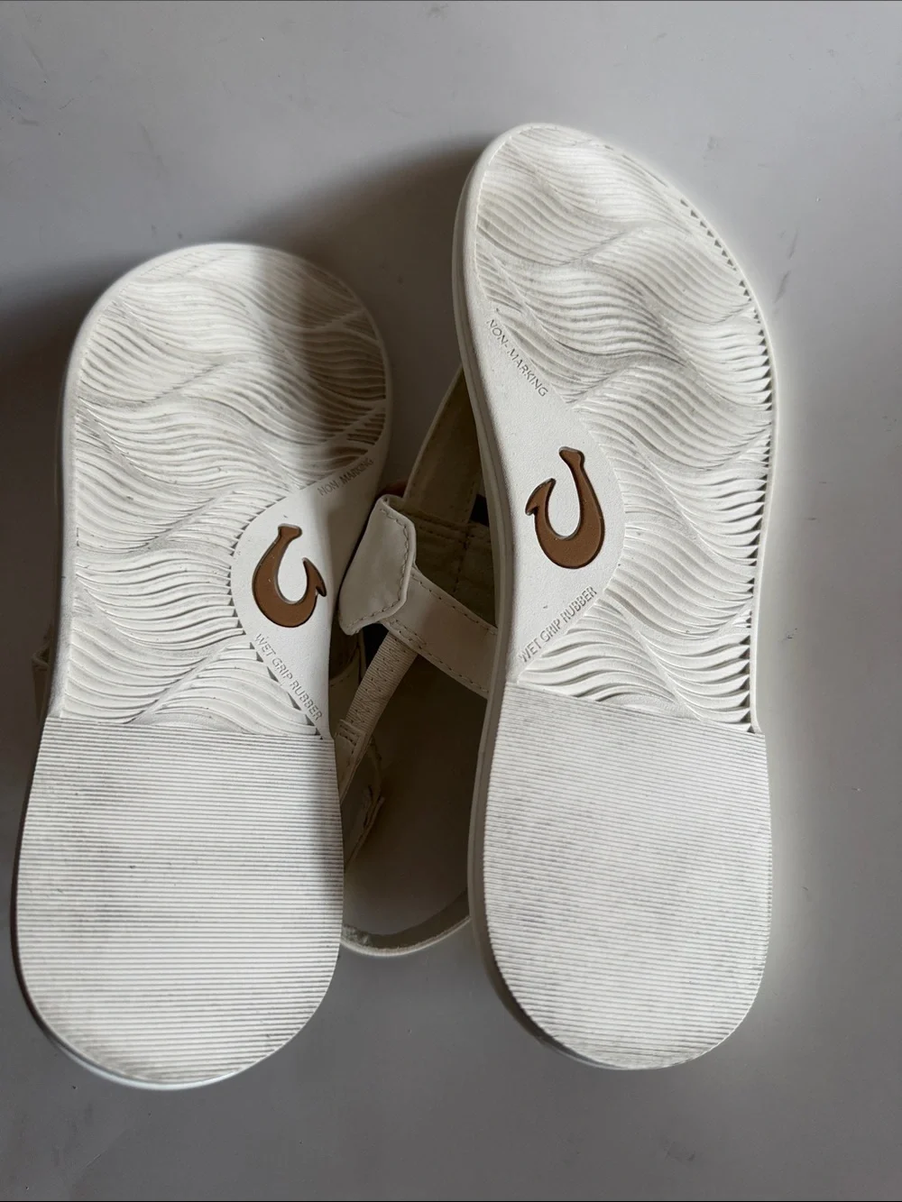 Olukai Womens White Sand La’i T-Bar Thong Slingback Sandal size 6